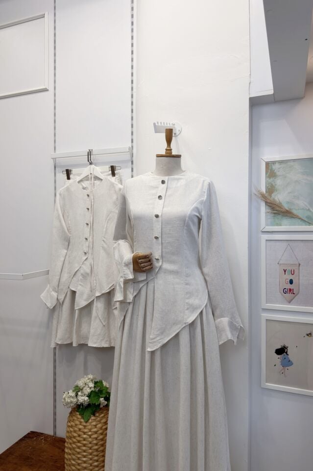 Beyaz Asimetrik Kesim Sim Detaylı Takım