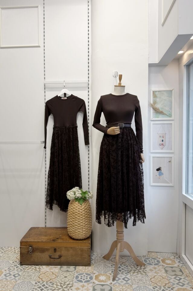 Kahverengi Eteği Asimetrik Kesim Çiçek Desenli Elbise