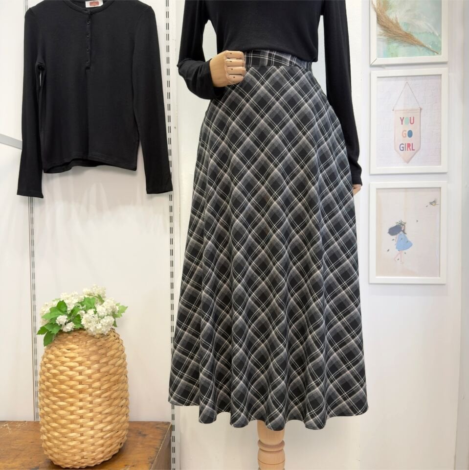 Siyah Jesen Kloş Model Ekoseli Etek