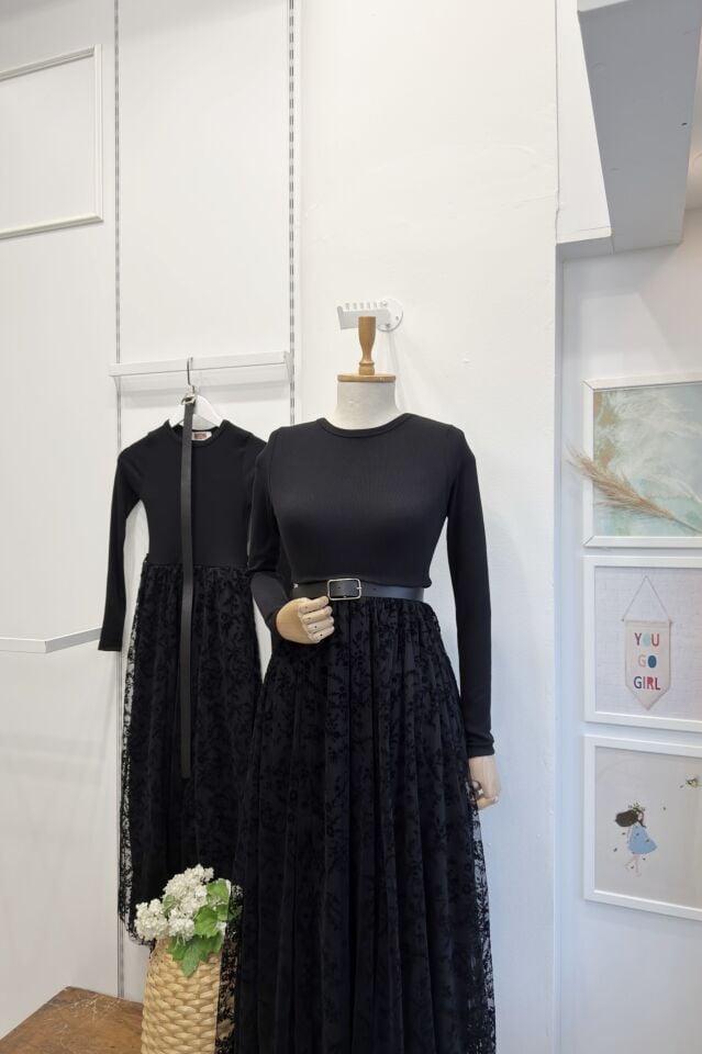 Siyah Eteği Asimetrik Kesim Çiçek Desenli Elbise