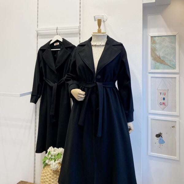 Siyah Kolu Pile Detaylı Kaşe Kaban