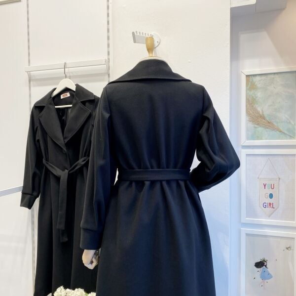 Siyah Kolu Pile Detaylı Kaşe Kaban