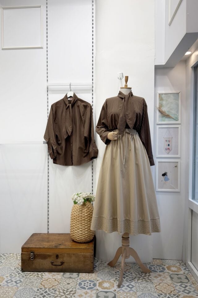 Kahverengi Çizgi Desenli Viskon Gömlek