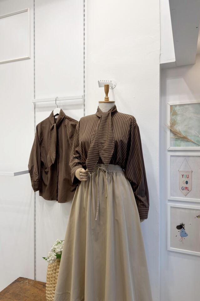 Kahverengi Çizgi Desenli Viskon Gömlek