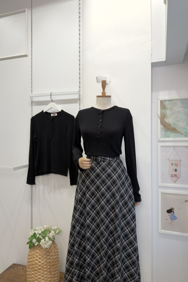 Siyah Düğmeli Blair Triko Bluz