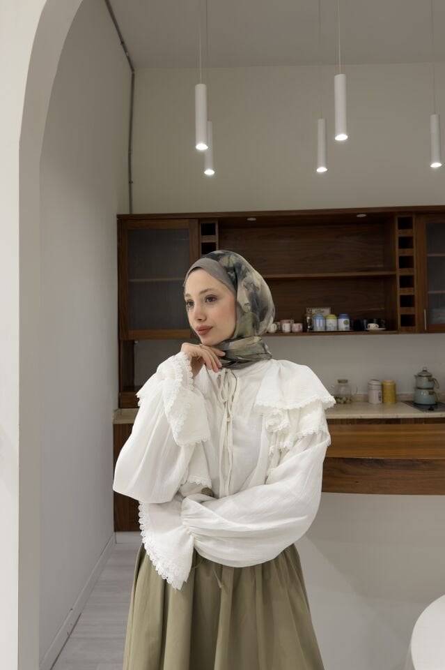 Fisto Volanlı Beyaz Lunella Gömlek