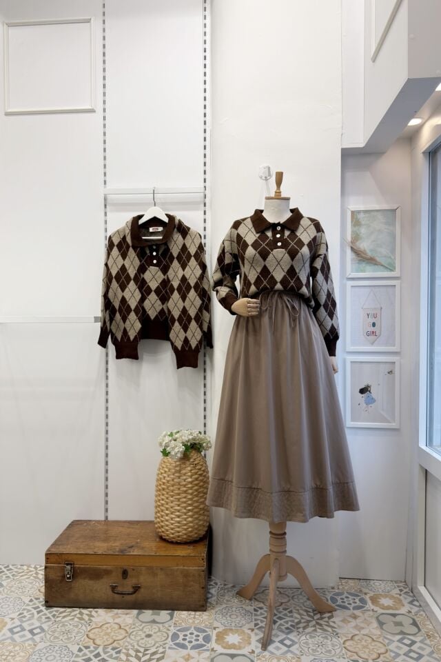 Kahverengi Baklava Desenli Atkı Detaylı Kazak