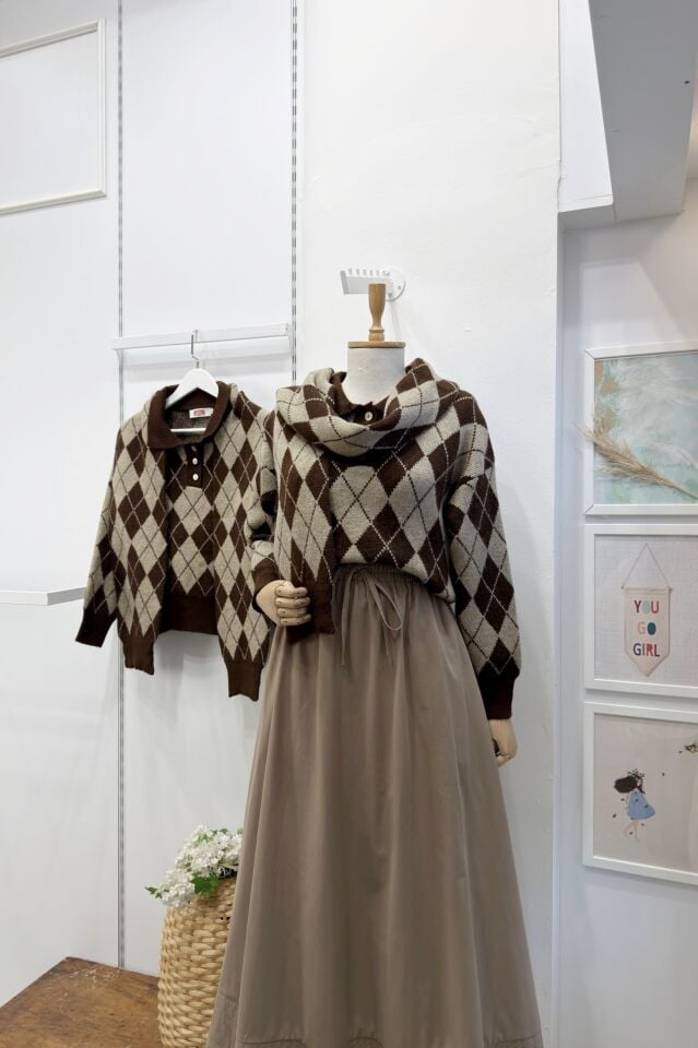 Kahverengi Baklava Desenli Atkı Detaylı Kazak