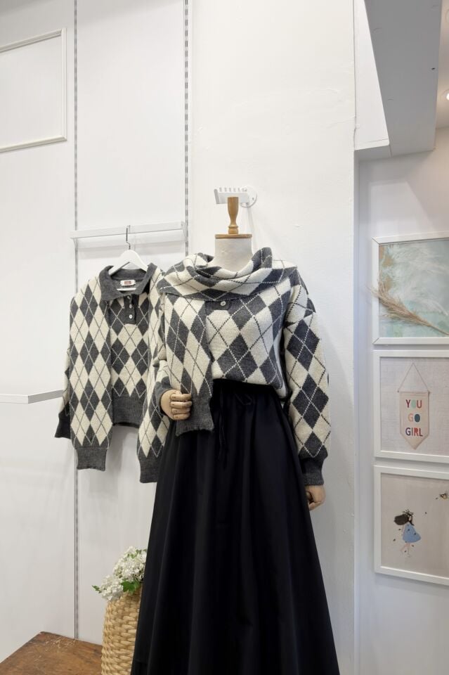 Gri Baklava Desenli Atkı Detaylı Kazak