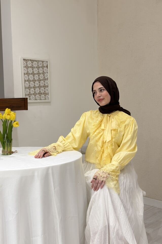 Sarı Dantel Detaylı Sable Gömlek