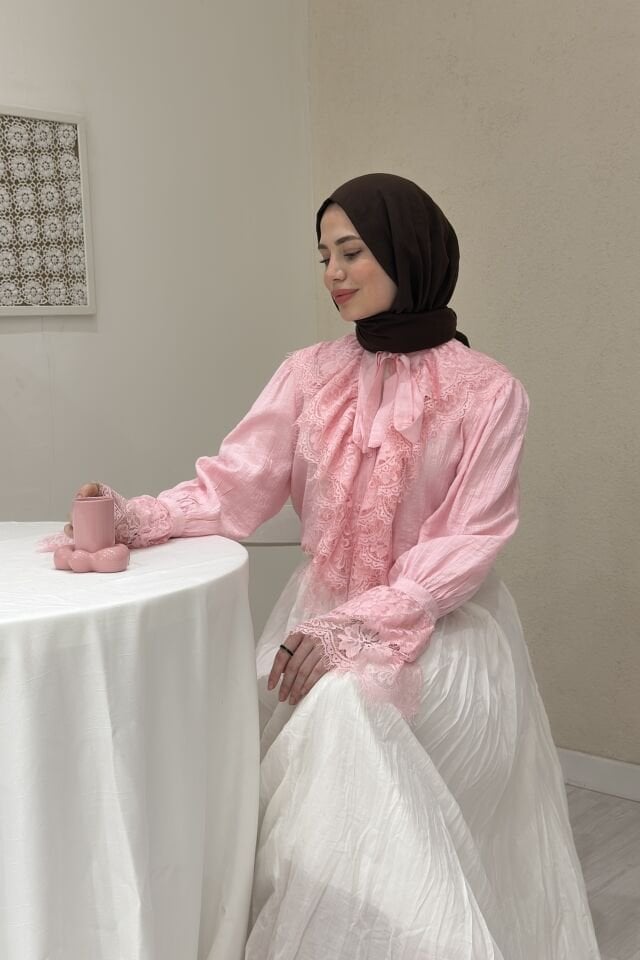 Pembe Dantel Detaylı Sable Gömlek