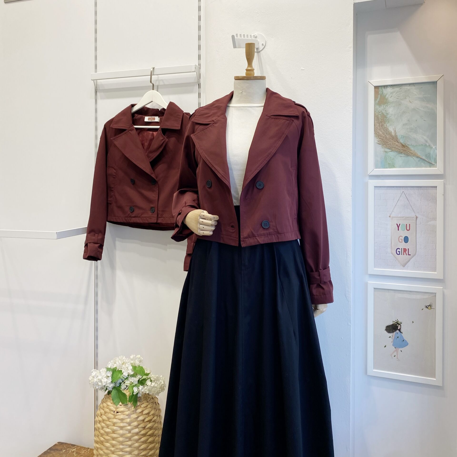 Siyah Düğmeli Bordo Kısa Trençkot