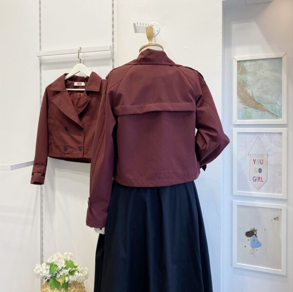 Siyah Düğmeli Bordo Kısa Trençkot