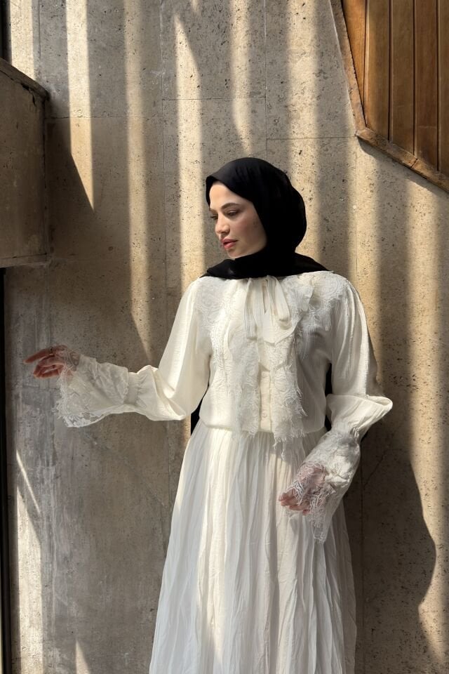 Beyaz Dantel Detaylı Sable Gömlek