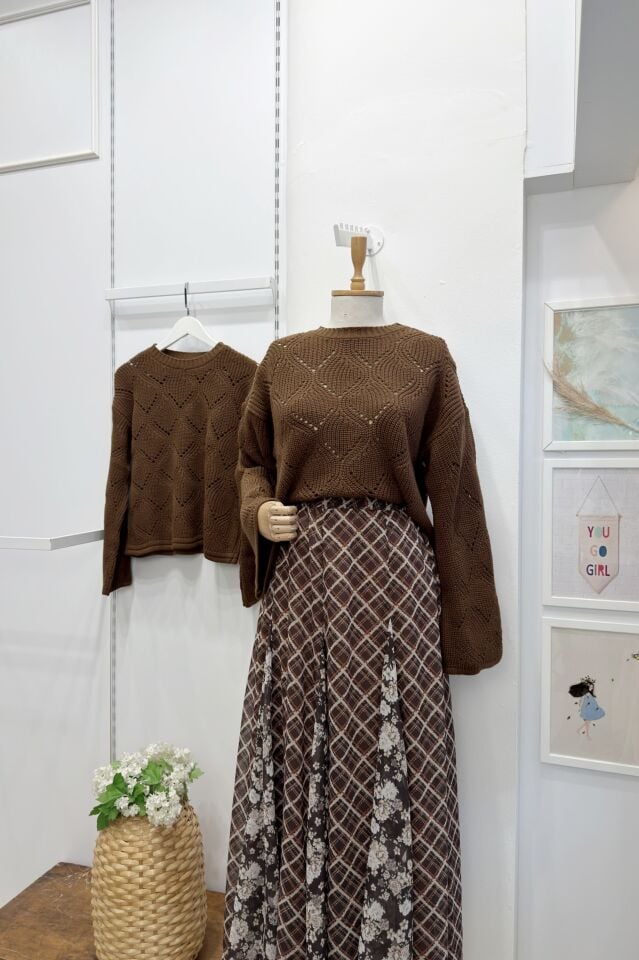 Kahverengi Delikli Triko Kazak