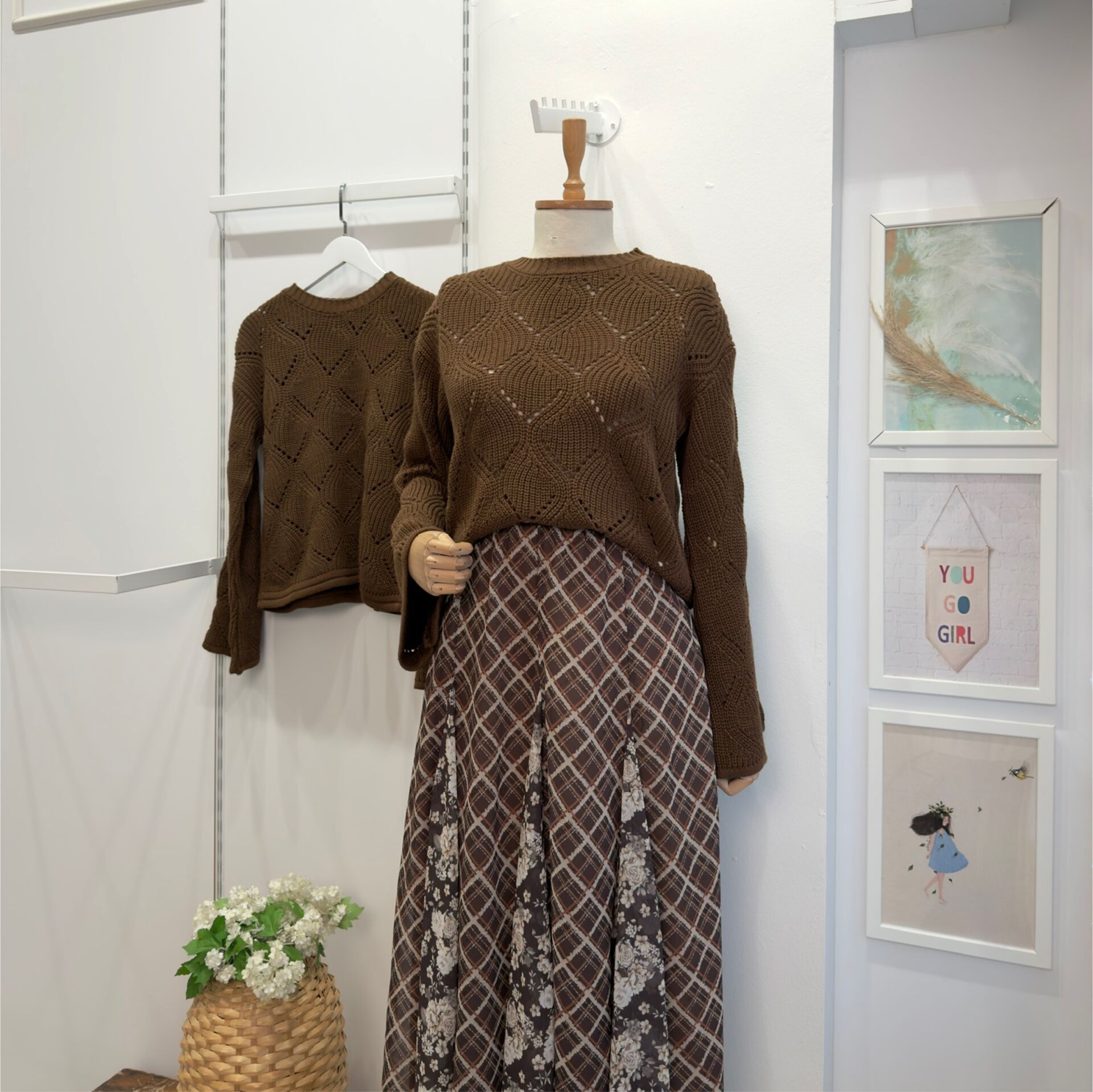 Kahverengi Delikli Triko Kazak