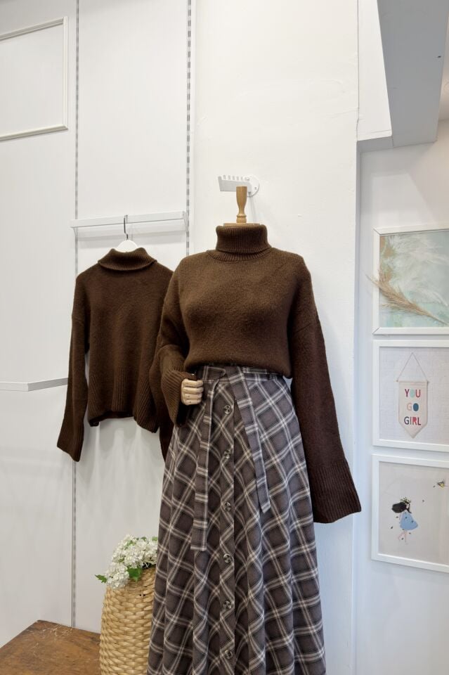 Kahverengi Boğazlı Amarend Oversize Kazak