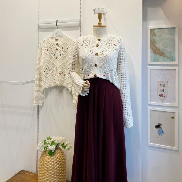 Çıtır Çiçek İşlemeli Beyaz Hırka