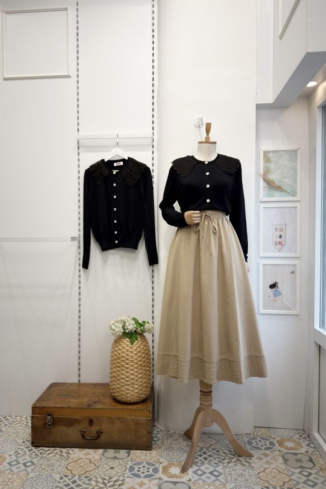 Siyah Taş Düğmeli Plior Hırka