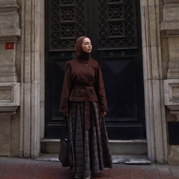 Faya Girls x Kahverengi Balıkçı Yaka Kuşaklı Kısa Trençkot