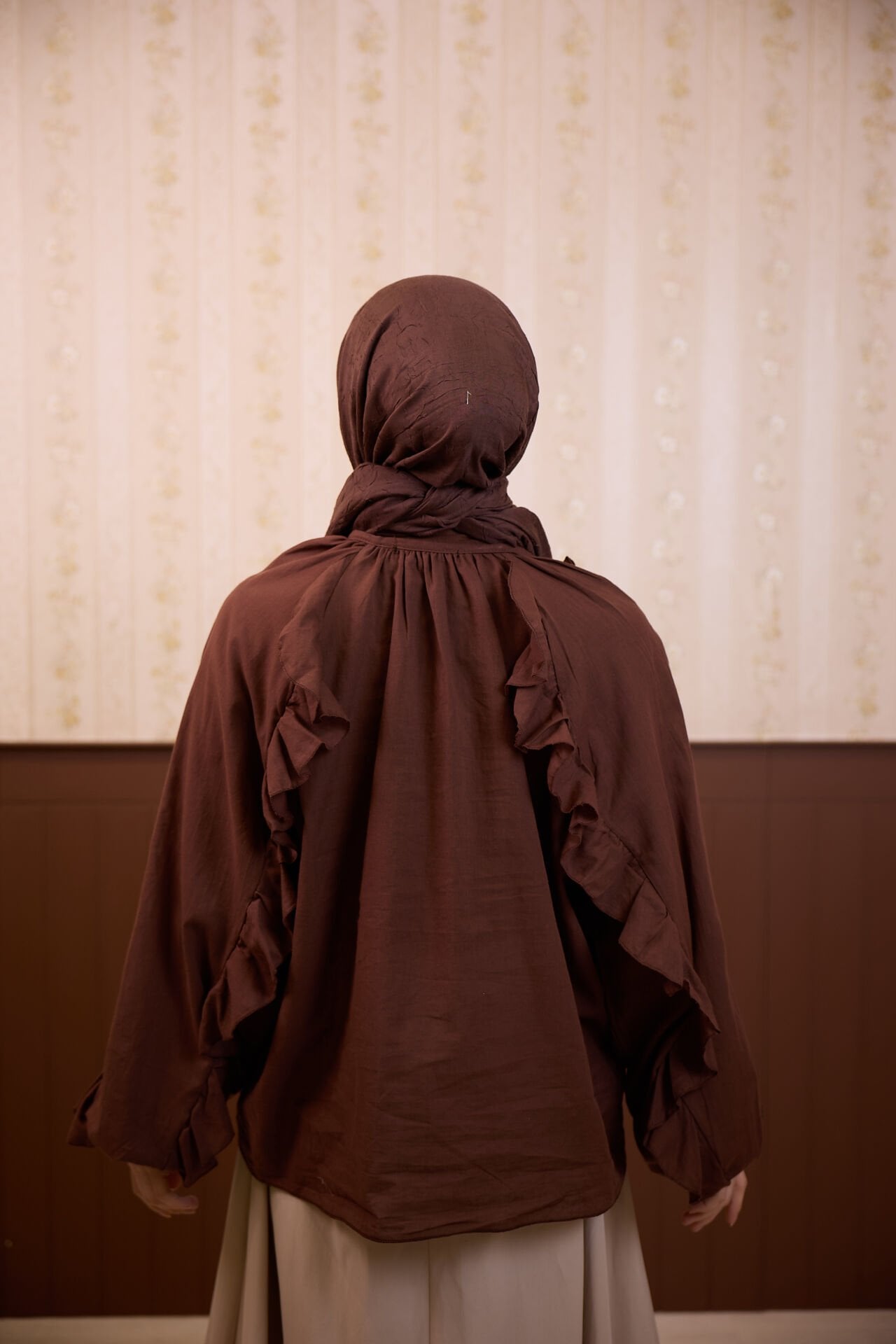 Kahverengi Volanlı Vual Keten Gömlek