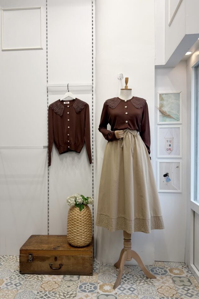 Kahverengi Taş Düğmeli Plior Hırka