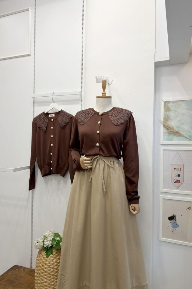 Kahverengi Taş Düğmeli Plior Hırka