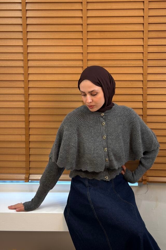 Gri Taş Düğmeli Pelerin Hırka