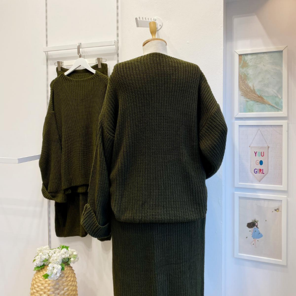 Khaki green magnolia knitwear suit