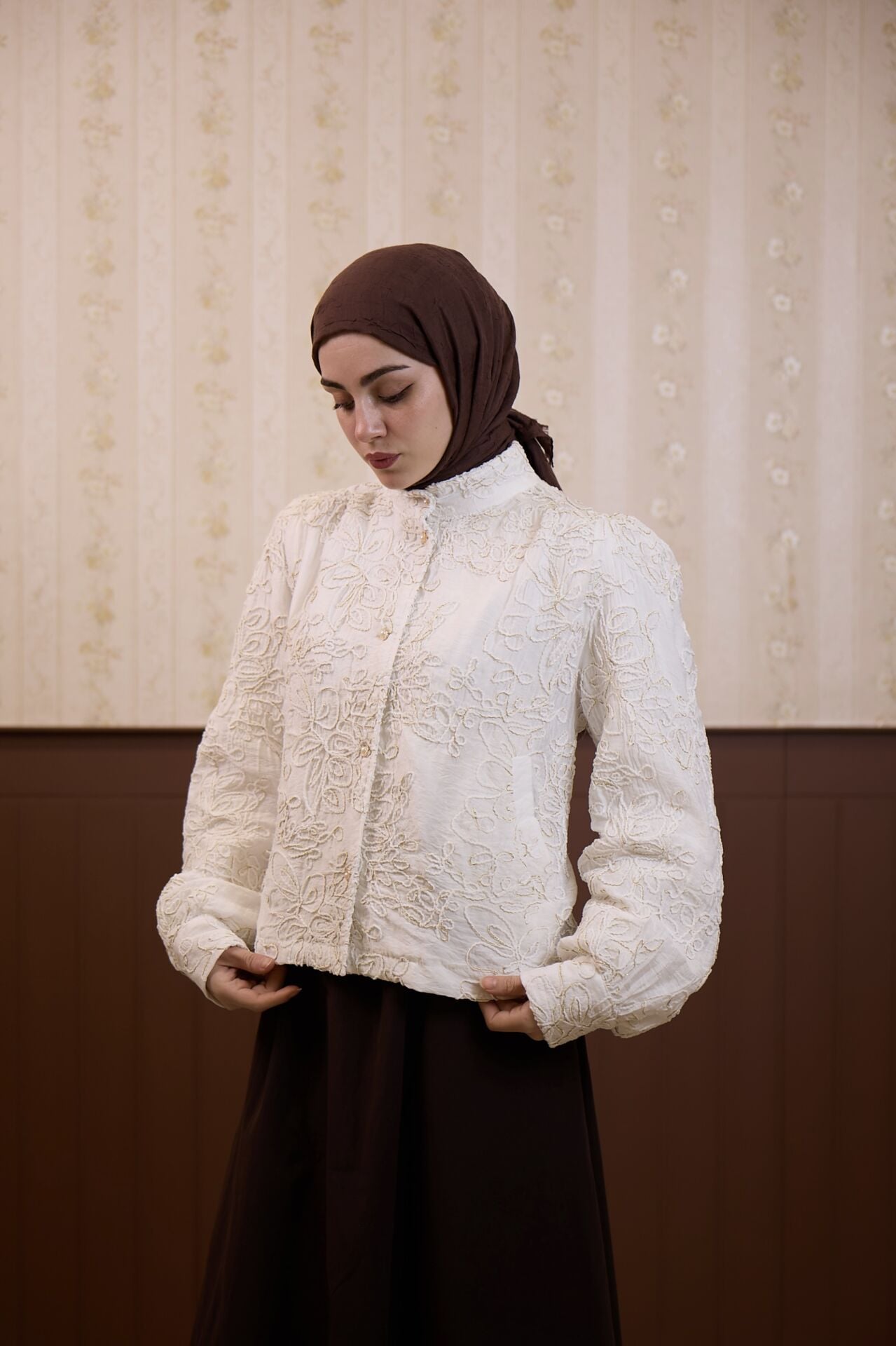 Gold İşlemeli Beyaz Ceket