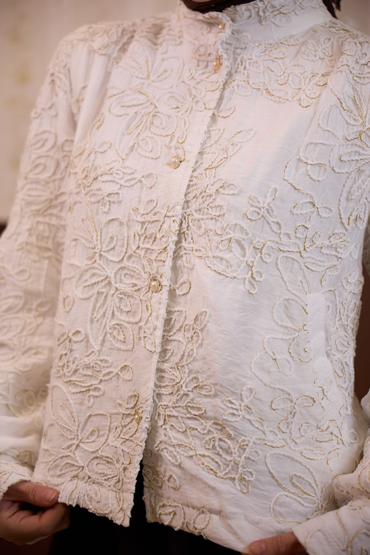 Gold İşlemeli Beyaz Ceket
