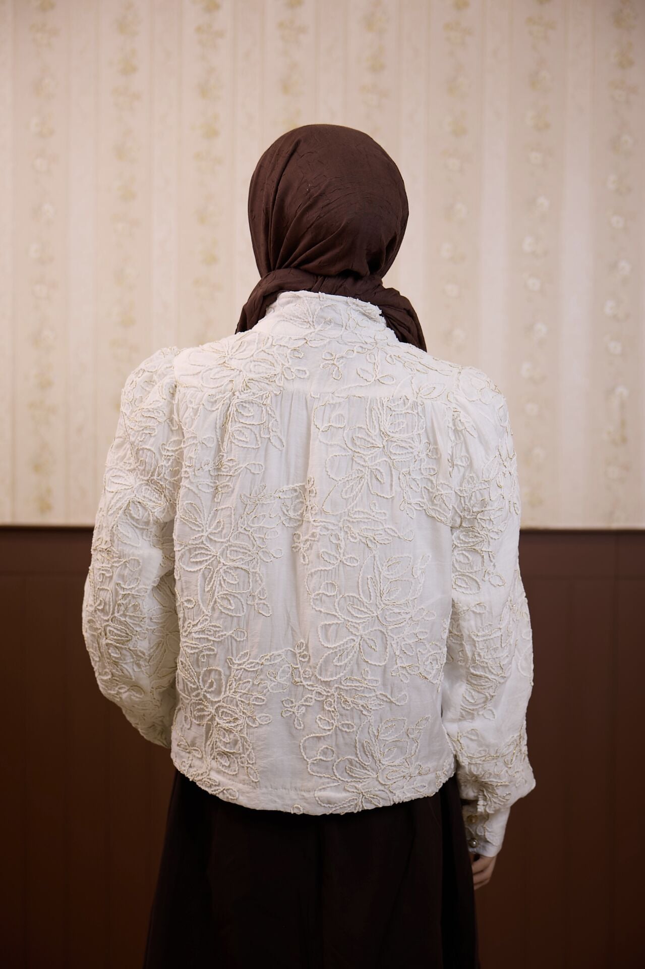 Gold İşlemeli Beyaz Ceket