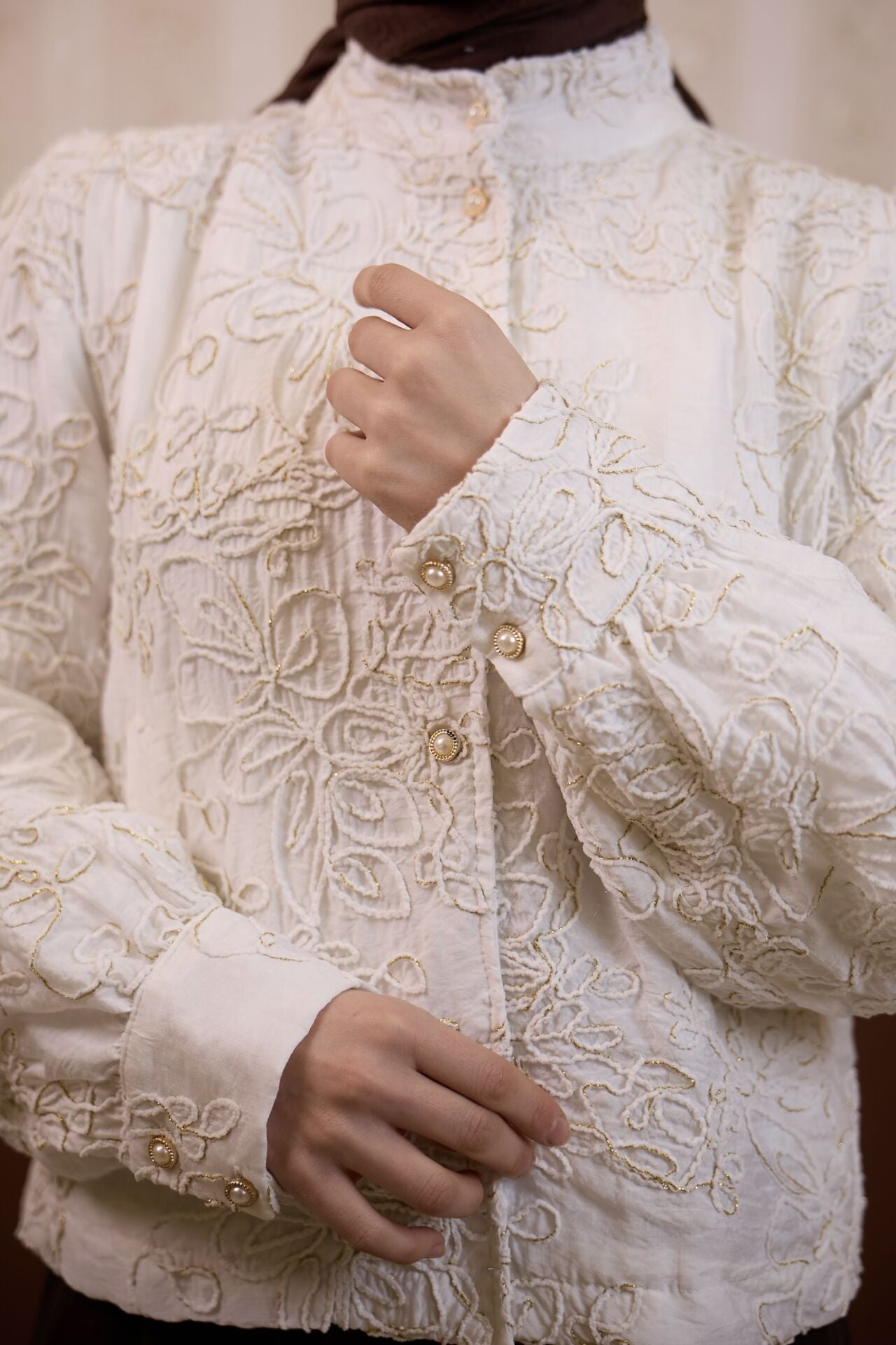Gold İşlemeli Beyaz Ceket
