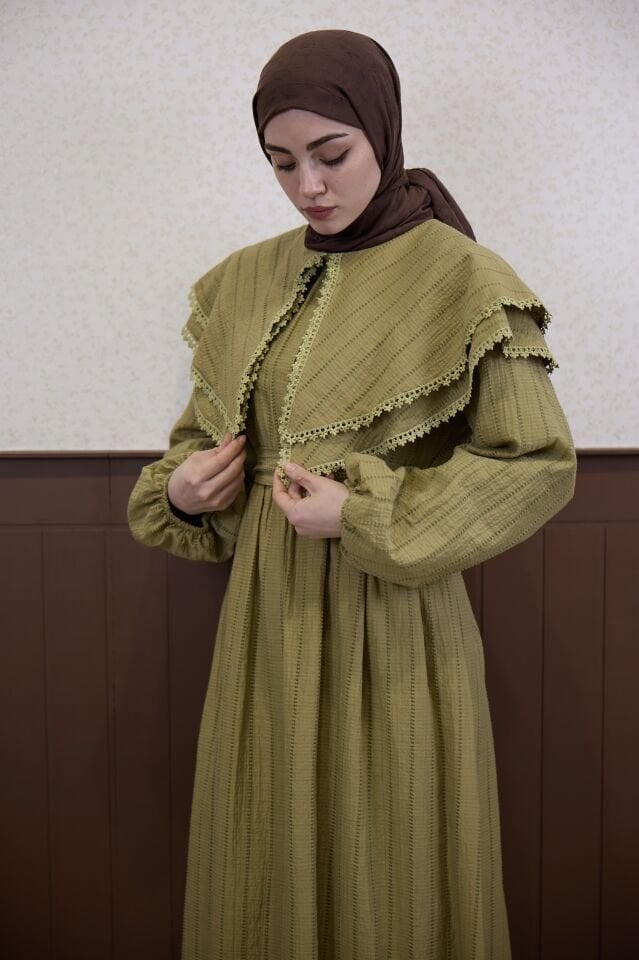 Çağla Yeşili Pelerin Yakalı Elbise