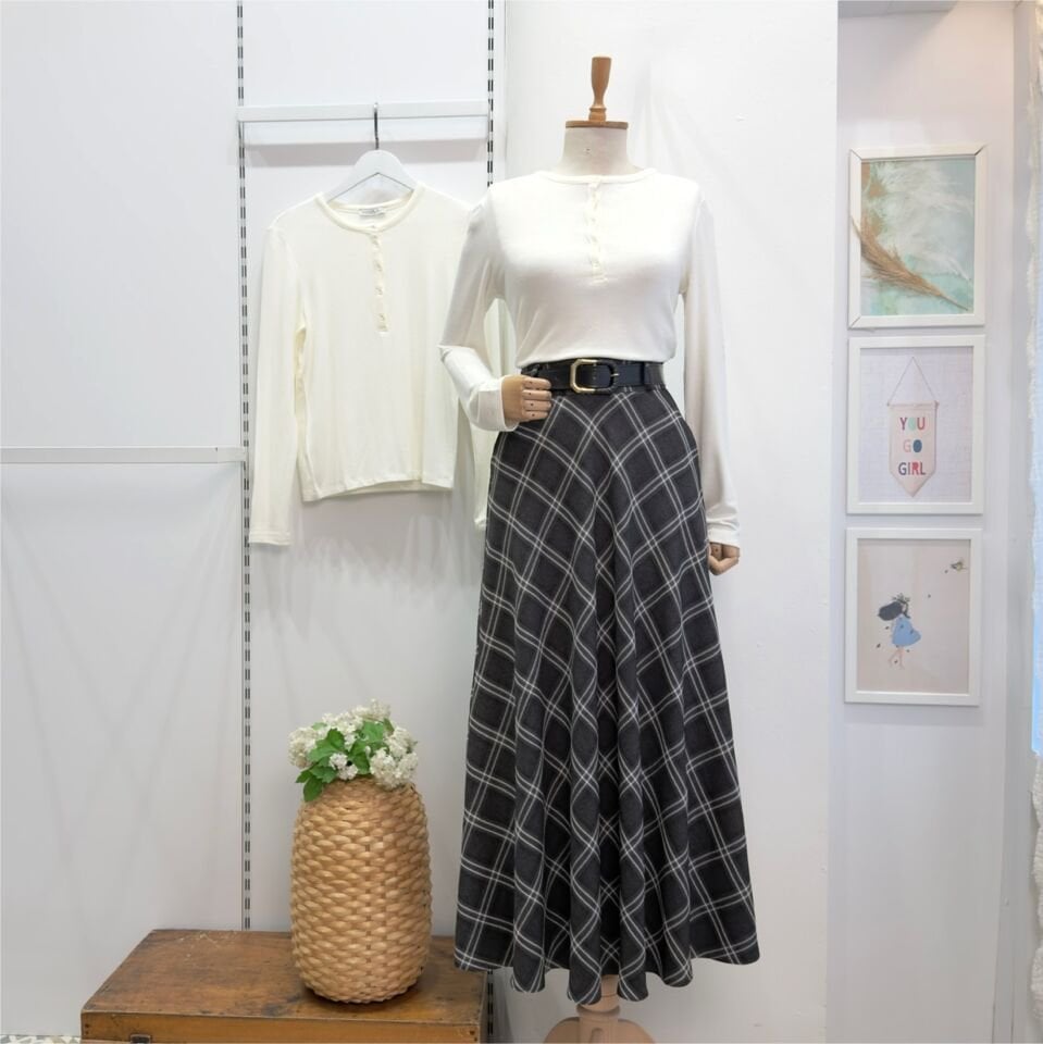 Siyah Kemer Detaylı  Ekoseli Notes Etek