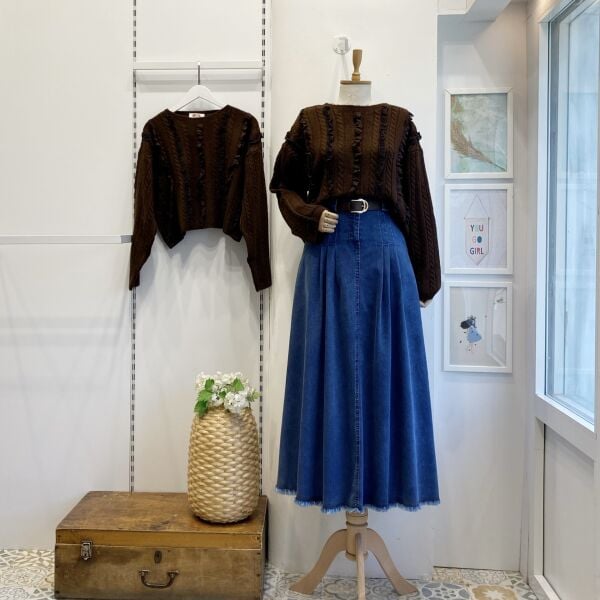 Pile Detaylı Kahverengi Kemerli Kot Etek