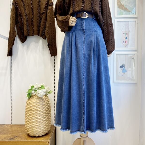 Pile Detaylı Kahverengi Kemerli Kot Etek