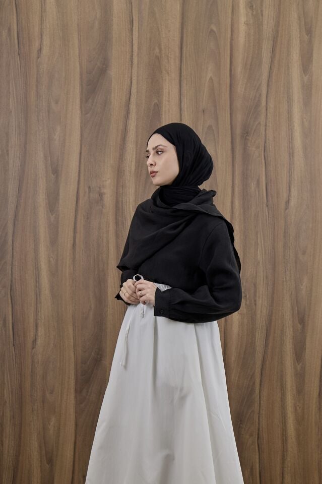 Siyah Yaka Detaylı Tül Gömlek