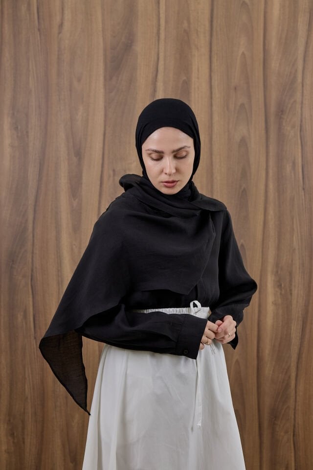 Siyah Yaka Detaylı Tül Gömlek