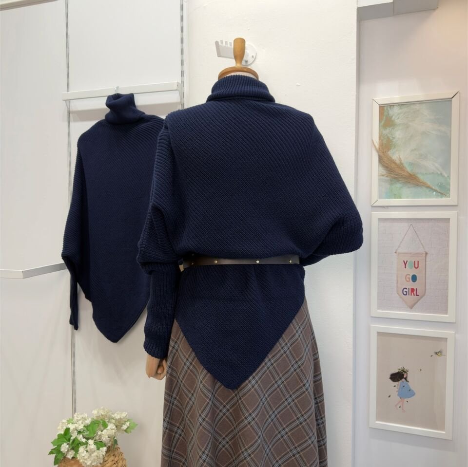 Lacivert Asimetrik Kesim Triko Kazak