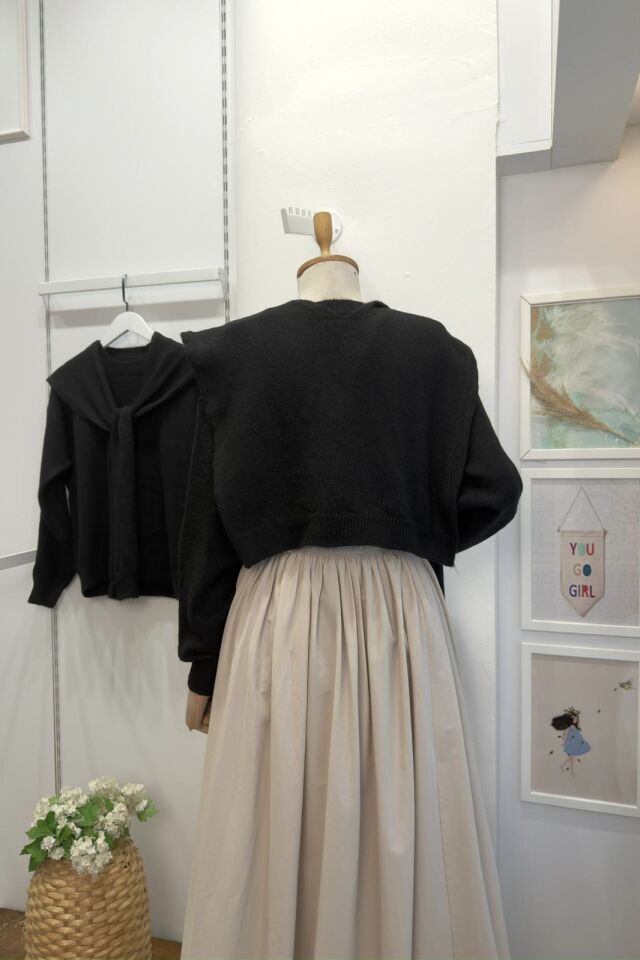 Omzu Şal Detaylı Siyah Yumuşak Dokulu Kazak