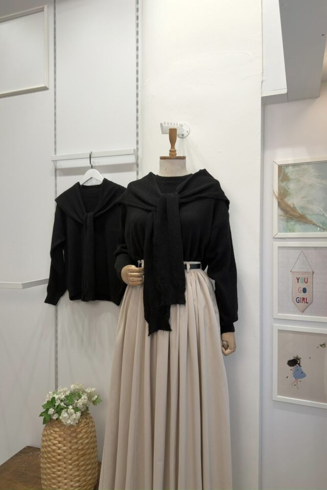 Omzu Şal Detaylı Siyah Yumuşak Dokulu Kazak