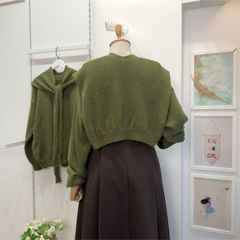 Omzu Şal Detaylı Yeşil Yumuşak Dokulu Kazak