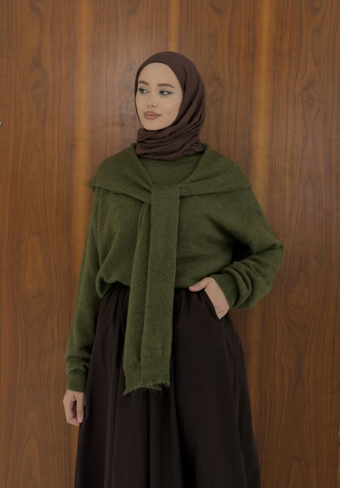 Omzu Şal Detaylı Yeşil Yumuşak Dokulu Kazak