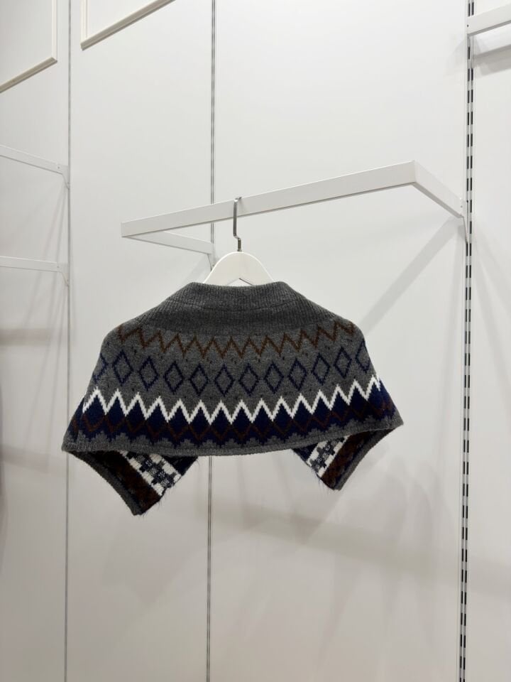 Gri Desenli Triko Yaka