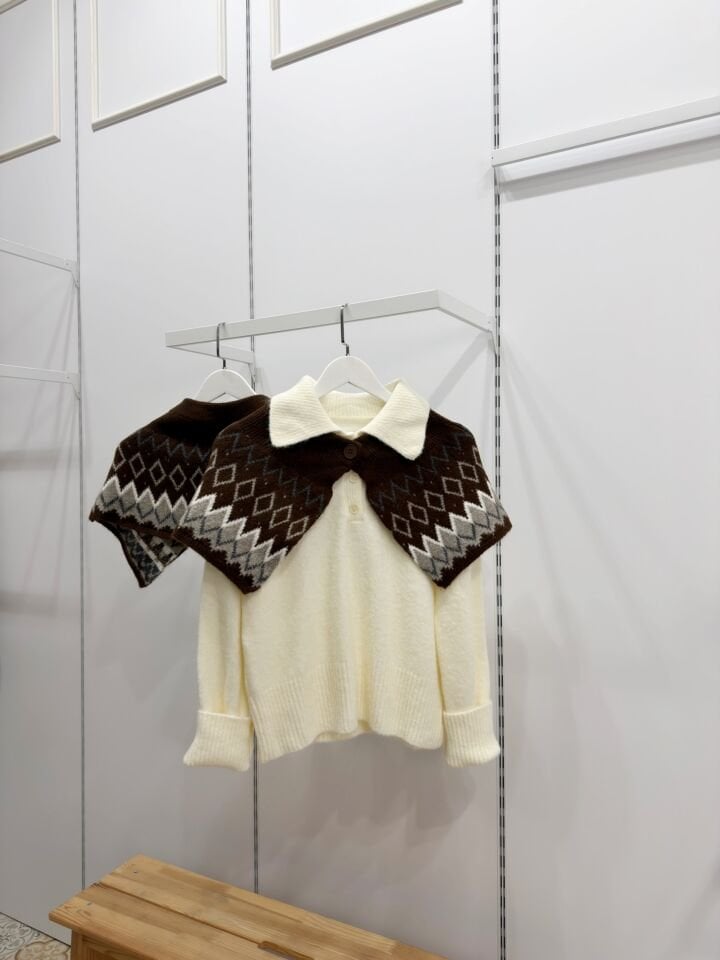 Kahverengi Desenli Triko Yaka