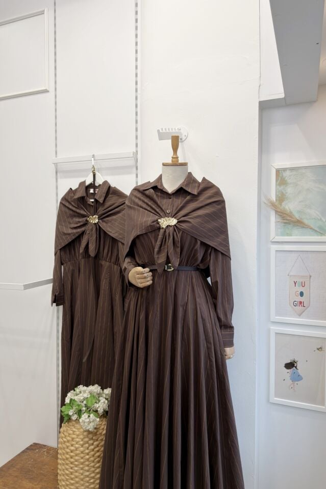 Acı Kahve Şal Aksesuarlı Çizgili Elbise