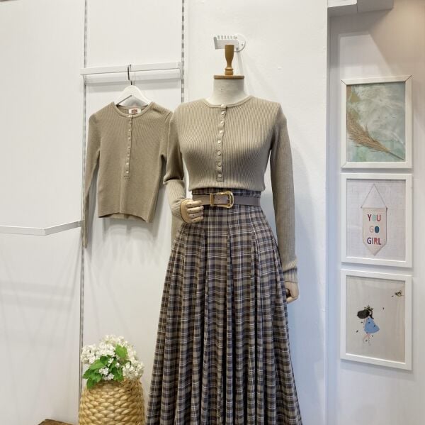 Vizon Yünlü Düğmeli Triko Kazak