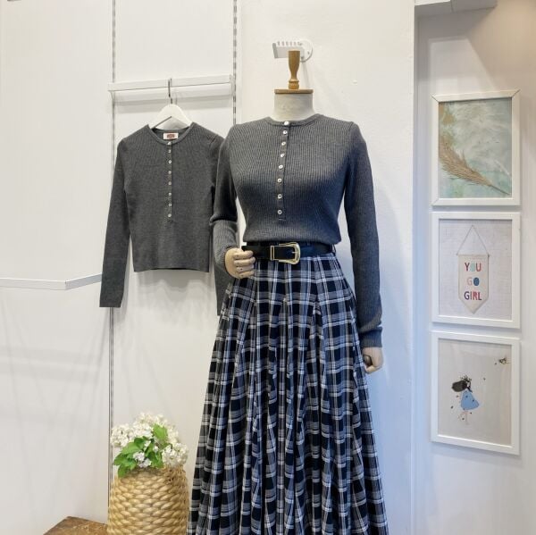 Gri Yünlü Düğmeli Triko Kazak