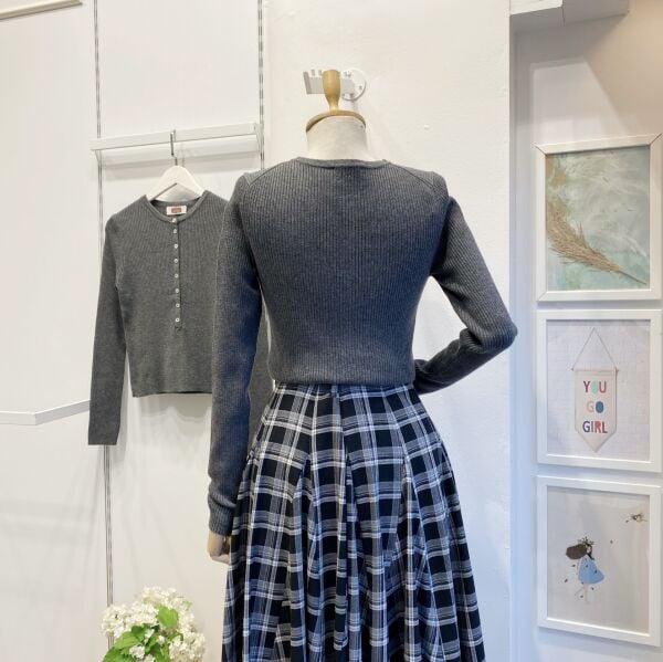 Gri Yünlü Düğmeli Triko Kazak